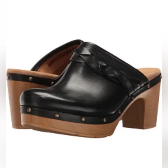 Clark’s Artisan Ledella Meg Black Leather Clogs Mule Heels Wooden Heel Size 6